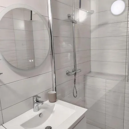 Les Hauts De Balaruc- Ideal Curistes 102 巴拉吕克莱班